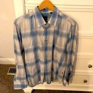 MENS HUGE BOSS BUTTON DOWN SHIRT. SIZE L.